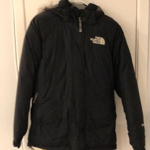 Women’s North Face jacket. Size: SM. Black. Very good condition. Gently worn.